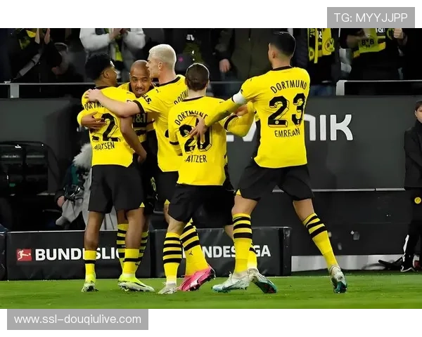 欧冠与社区足球：如何通过赛事推动基层发展